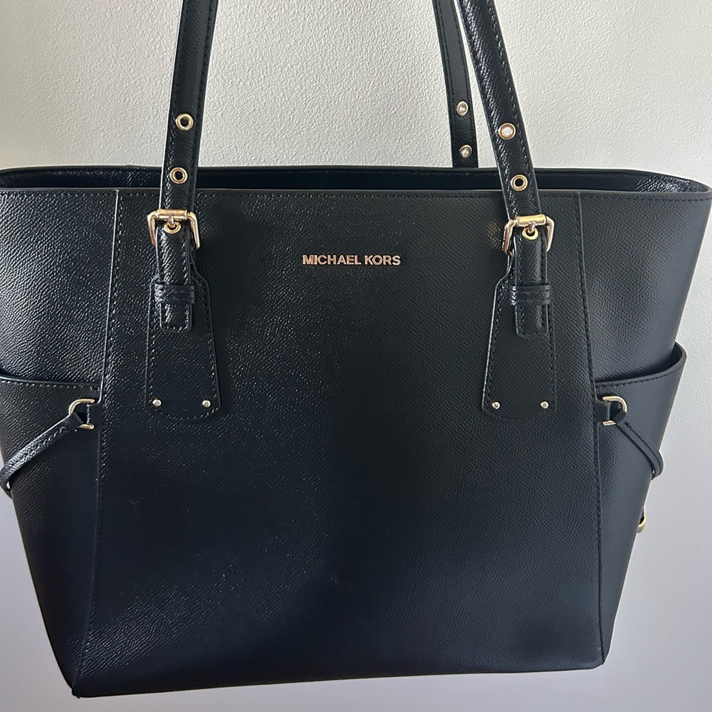 Michael Kors Voyager East West Crossgrain